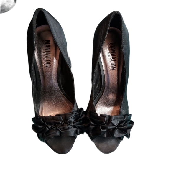 Manhattan collections black heels 7.5 Bows on front - Picture 2 of 8